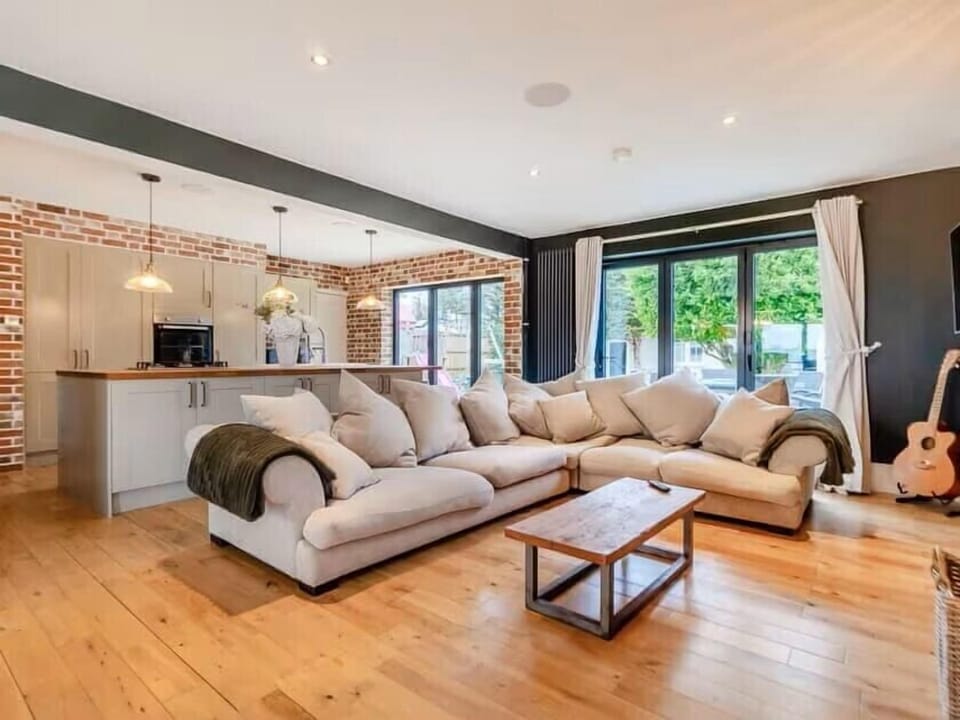 Living Room / Lounge