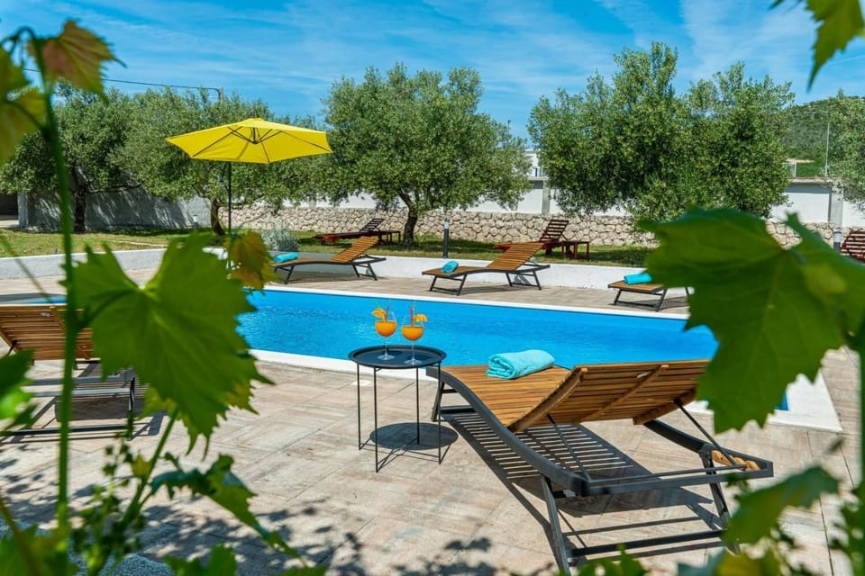 Private pool and terrace