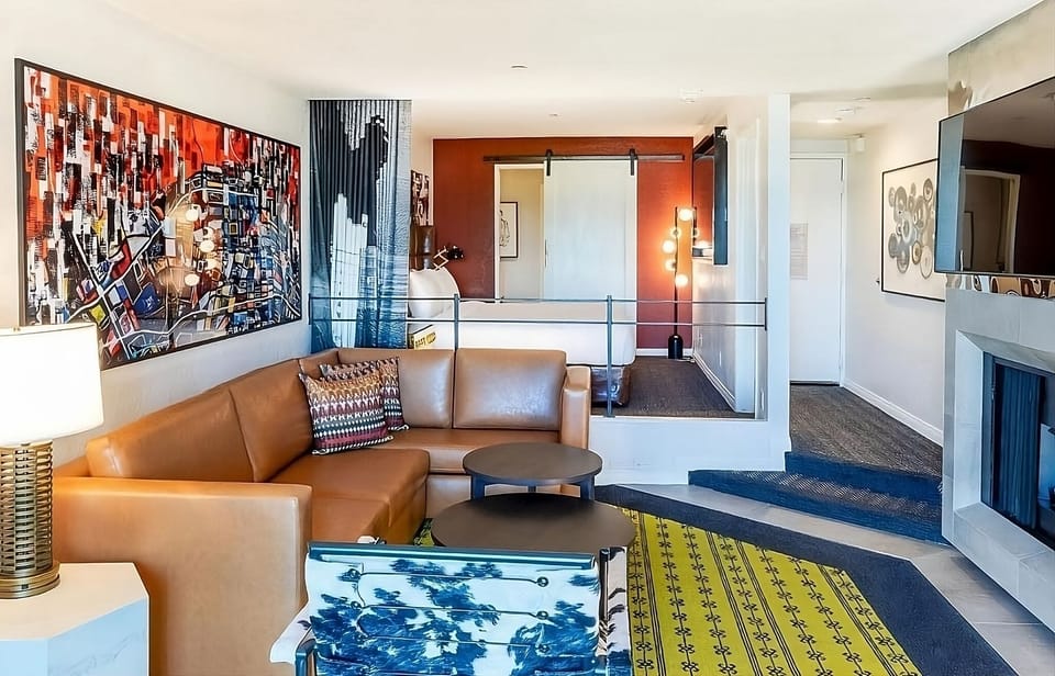 Unit with 1 King size bed with spacious living room