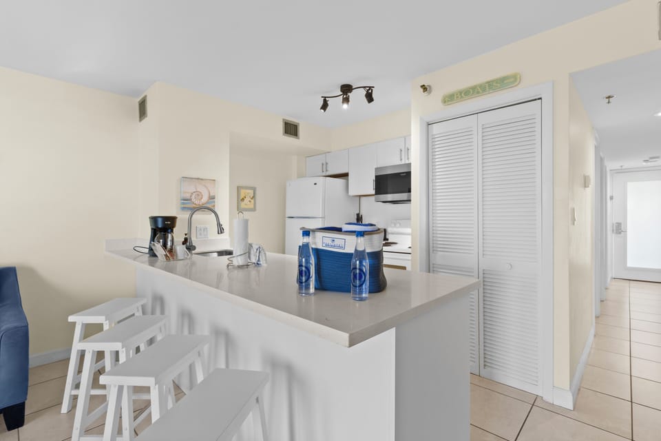 Start mornings with coffee at the bright breakfast counter.