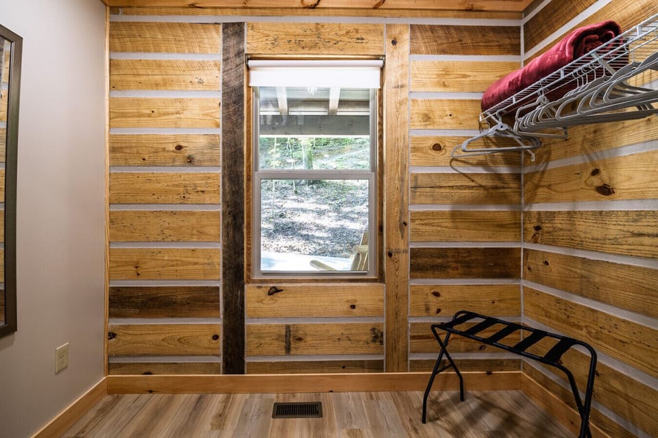 The Bears Den - King Bedroom with large closet