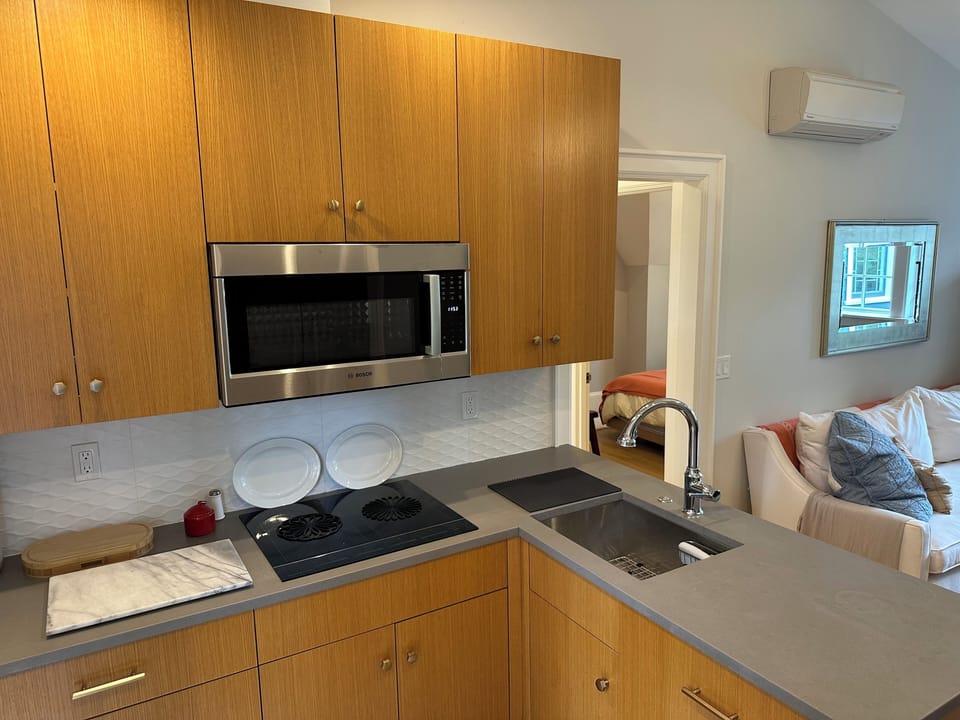Full kitchen