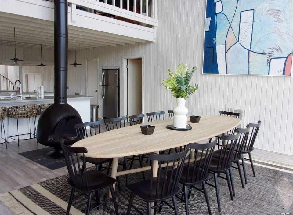 Outdoor dining