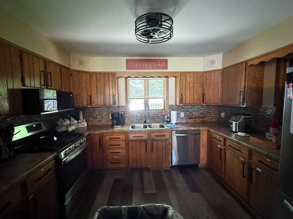 Fully equipped kitchen to prepare meals with ease.