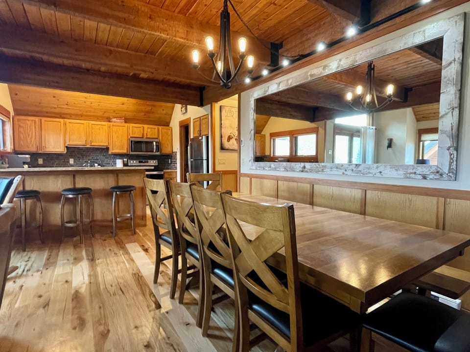 Dining area (2)