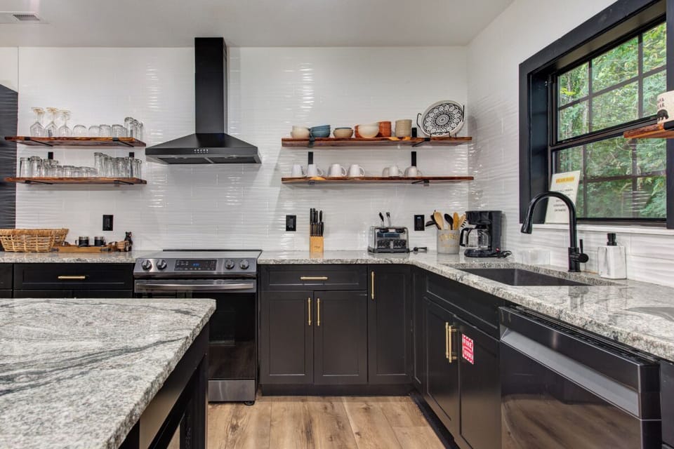 Bear Pause Retreat's fully-equipped kitchen