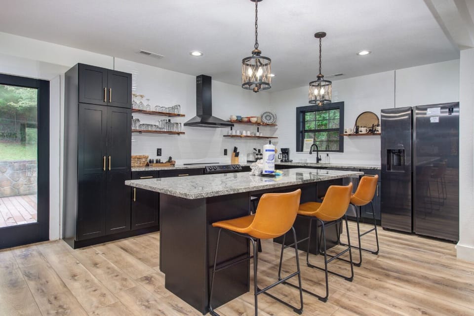Bear Pause Retreat's fully-equipped kitchen