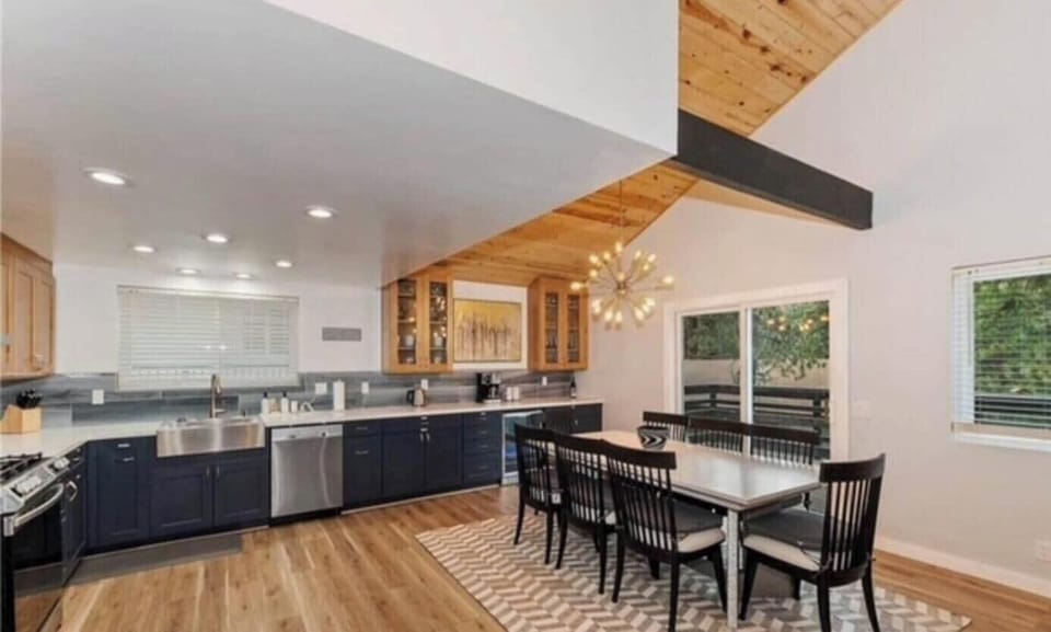 enjoy cooking in the fully equipped kitchen with ample counter sapace . Perfect for entertaining. 