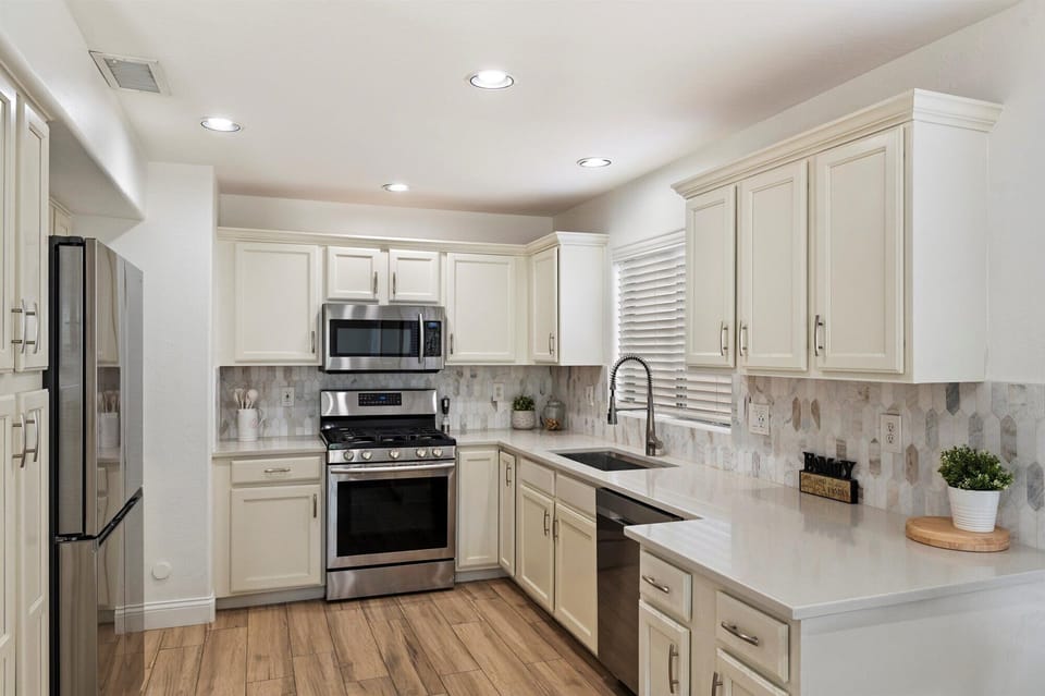 Newly remodeled Kitchen with Stainless Steel Appliance & Quartz countertops