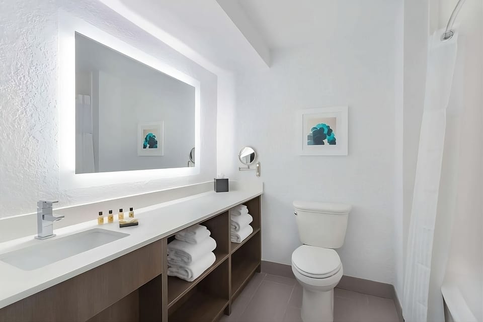 Enjoy a clean, spa-like bath with fluffy towels ready.