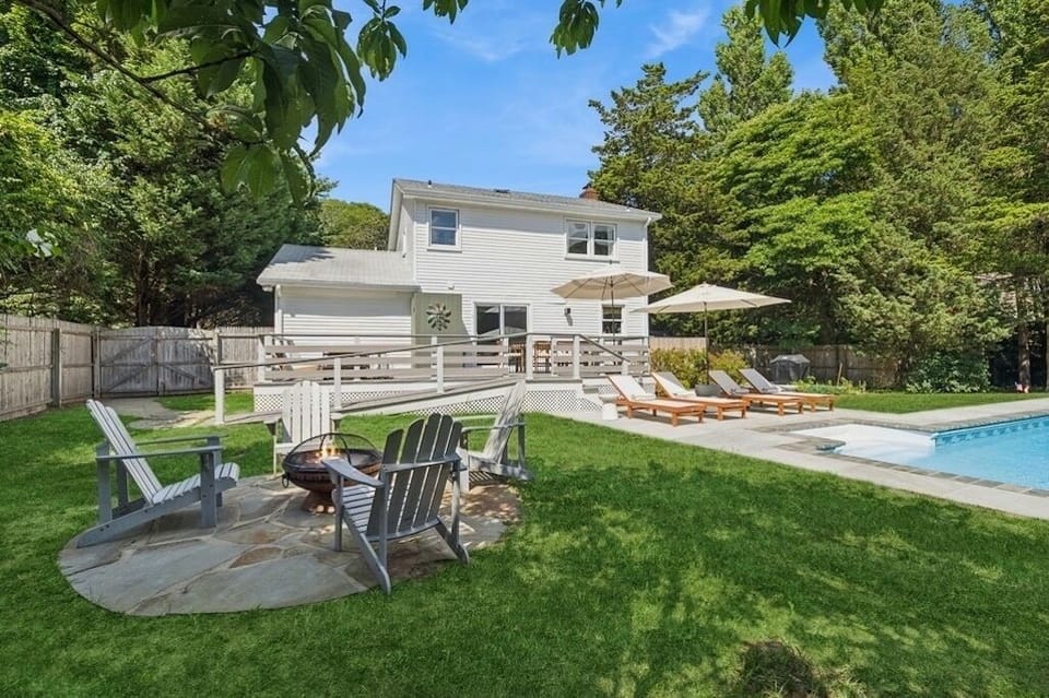 Relaxing back garden, pool, firepit, dining and relaxing deck