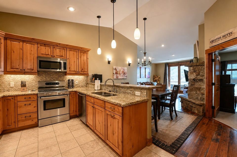 Fully equipped kitchen with granite counters and stainless appliances