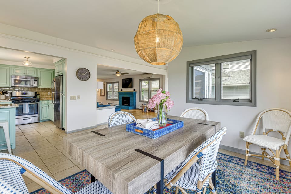 Dining Area | Main Level