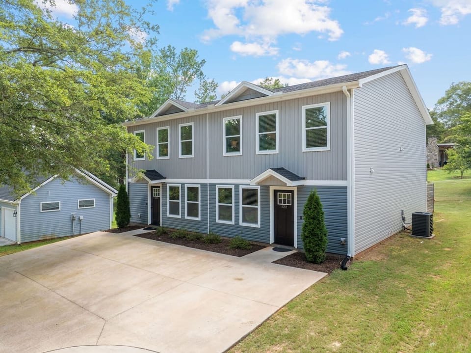 This is the full duplex listing - 2 side-by-side units