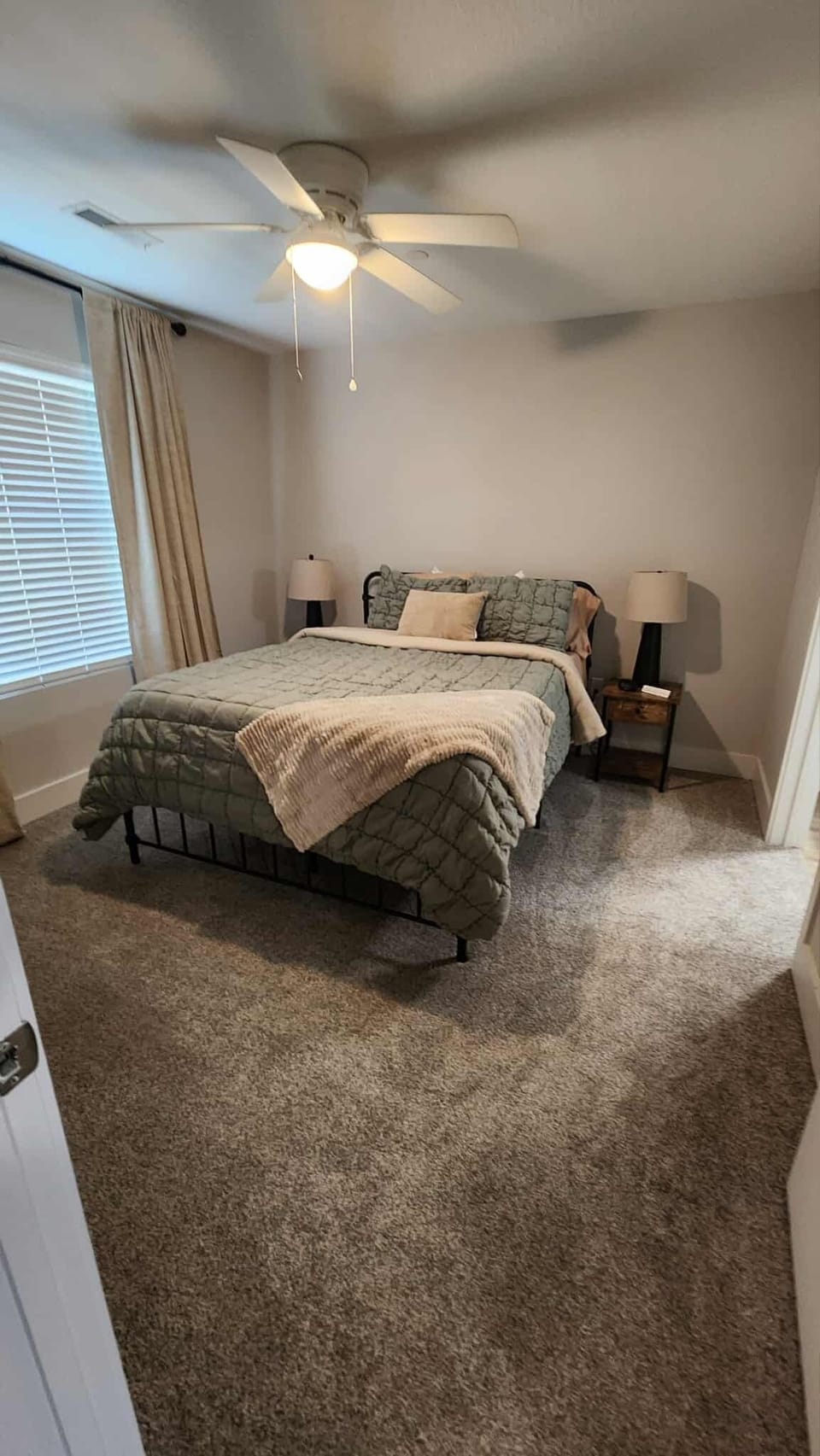 Right queen bedroom