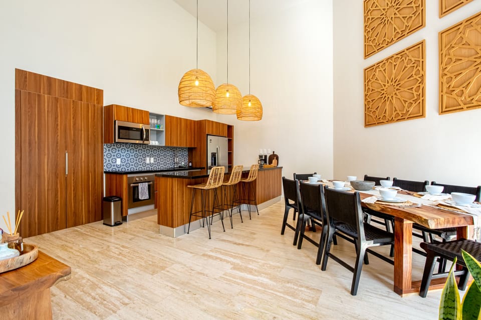 Start your day with coffee at the breakfast bar or keep the cook company while dinner’s on.