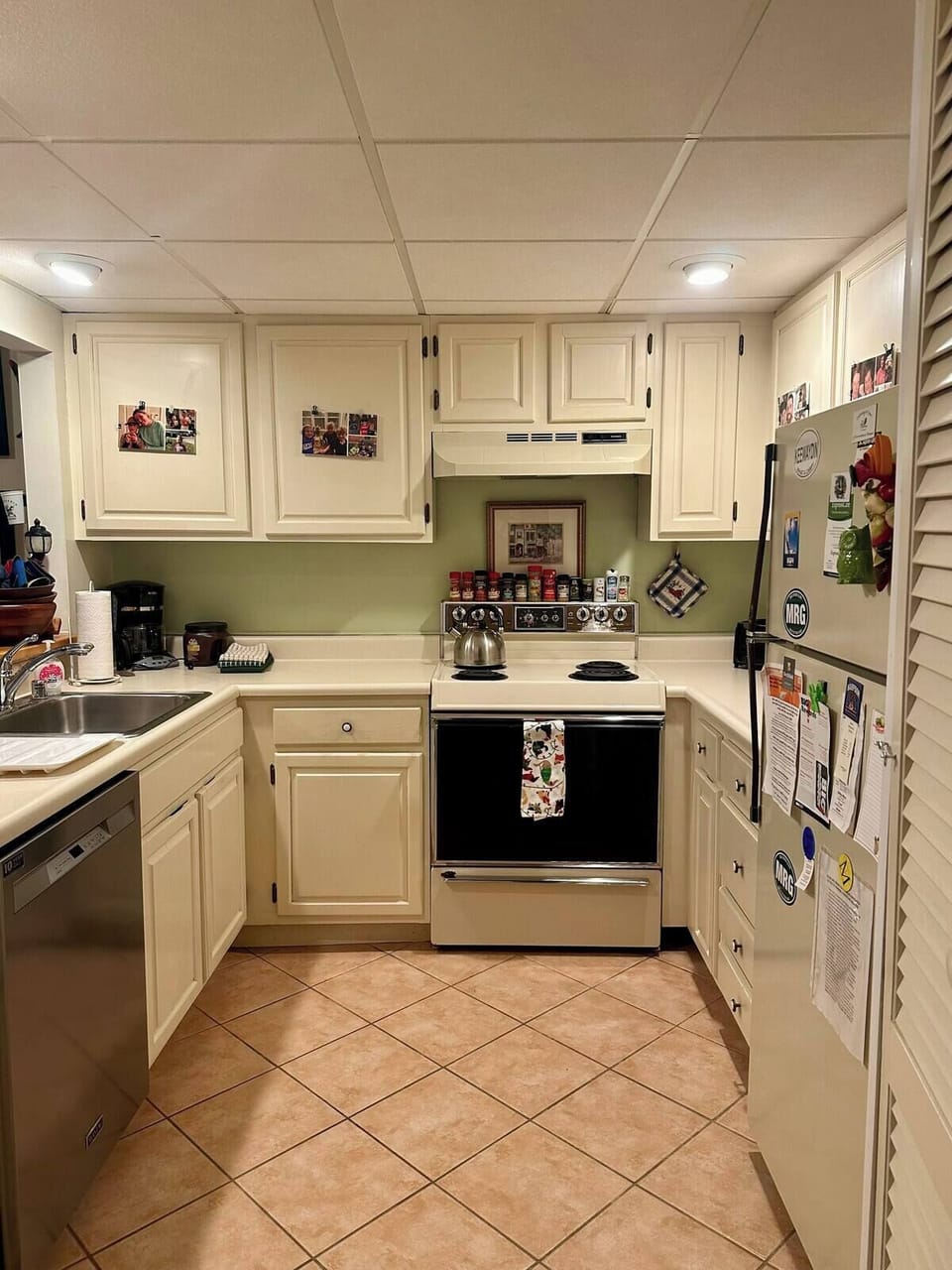 Full kitchen