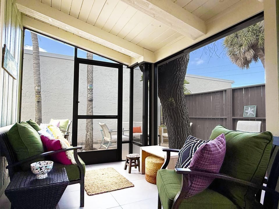 Admiralty Villas – Bayside Modern 2BR Retreat (4299)