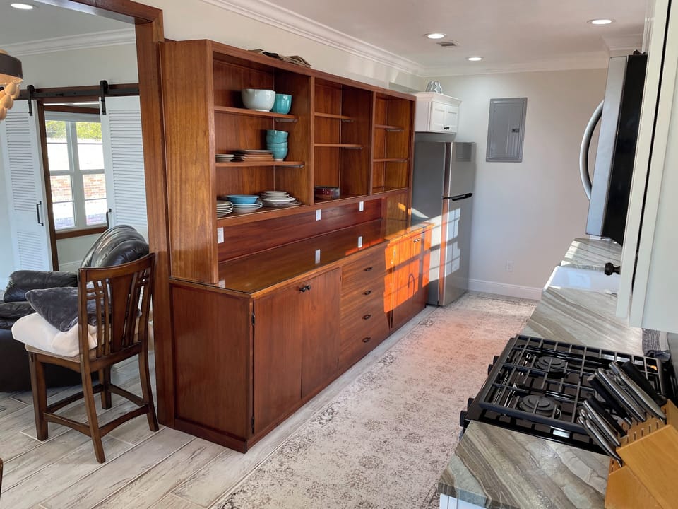 Full kitchen 