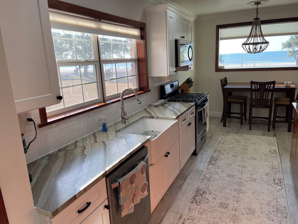 Full kitchen with dining area 