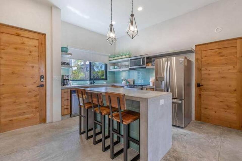 Fully equipped kitchen with everything you need for longer stays or home-cooked meals. (2)