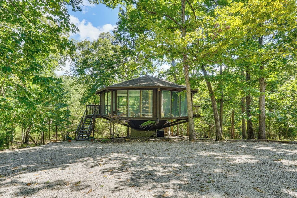 Lake Ozark Vacation Rental | 1BR | 1BA | 660 Sq Ft | Stairs to Enter