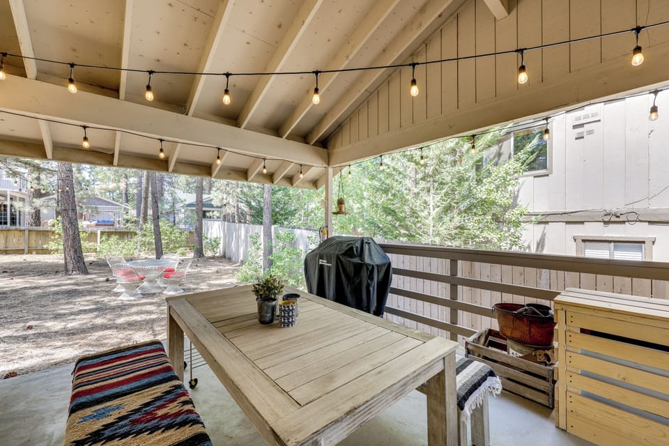 Covered Patio | Self Check-In | 2 Mi to Snow Summit