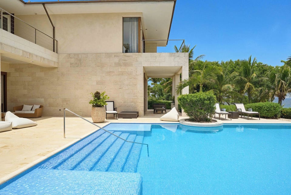 Infinity Pool, Heated Jacuzzi, Private Beach Access, BBQ & Gazebo—Your Exclusive Beachfront Oasis Awaits.