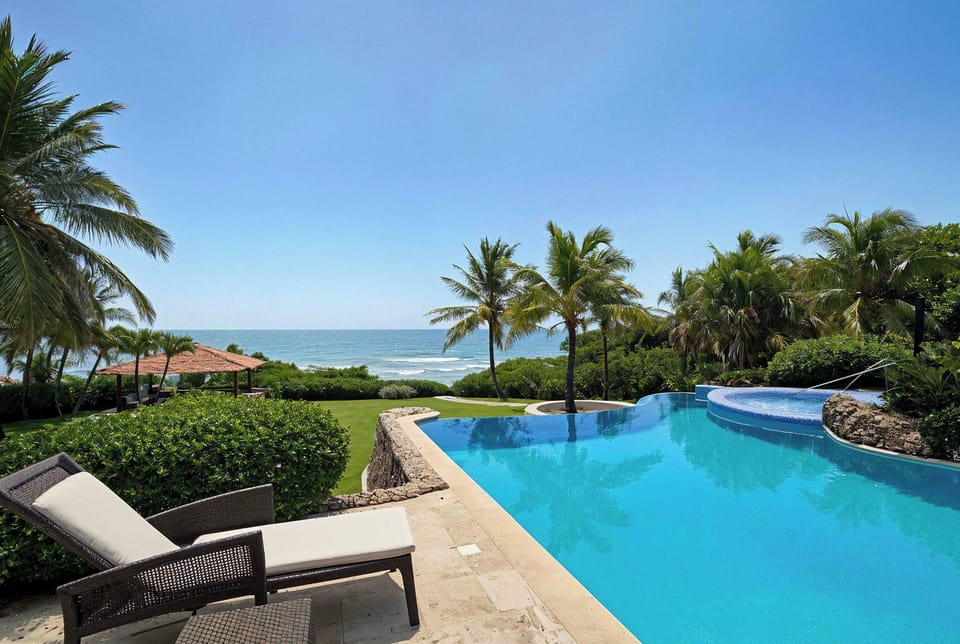 Infinity Pool, Heated Jacuzzi, Private Beach Access, BBQ & Gazebo—Your Exclusive Beachfront Oasis Awaits.