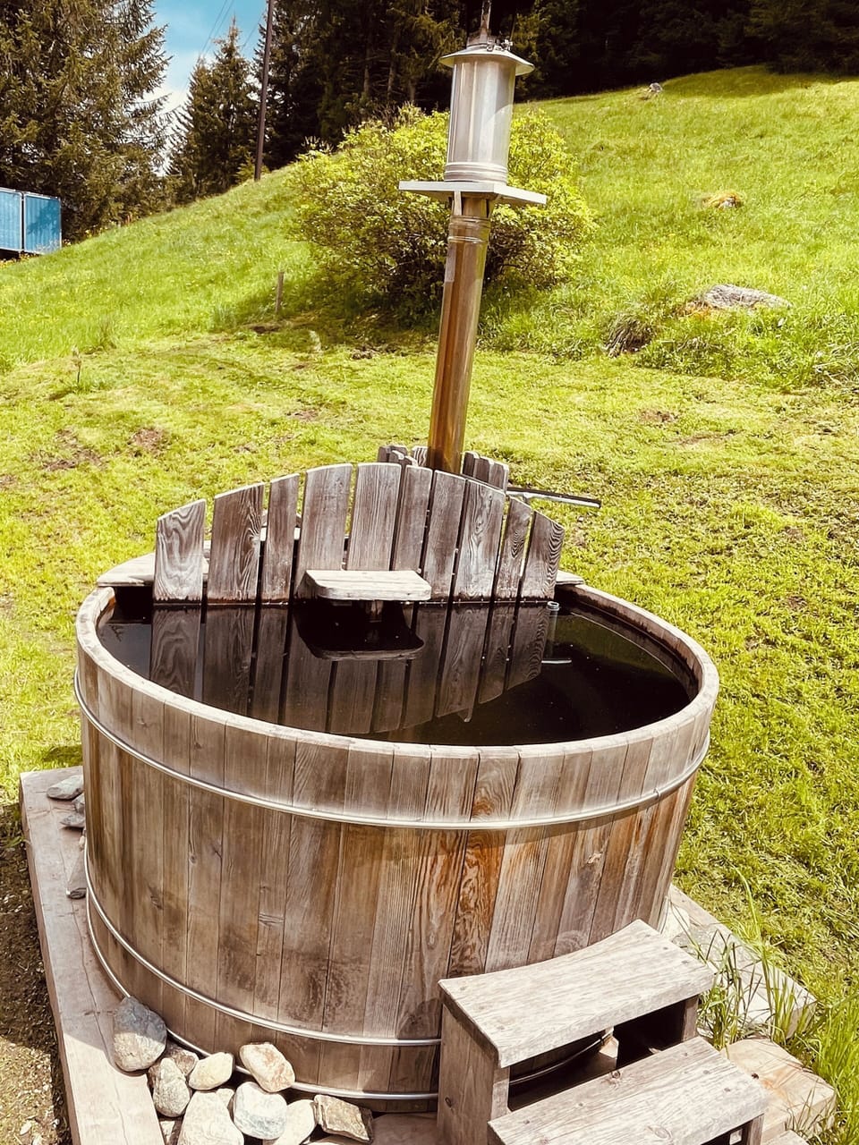Outdoor spa tub