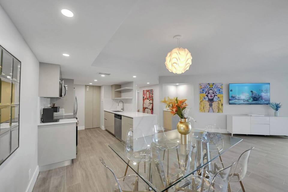 Dining area off fully equipped kitchen, living room with 65" Roku streaming tv. Dining table seats 6
