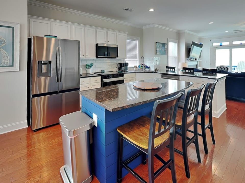Fully Equipped Kitchen with Stainless Steel Appliances - Second Floor