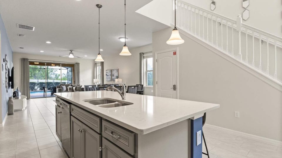 Contemporary Kitchen with Centred Island