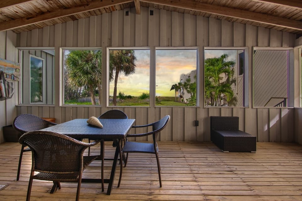 Lanai Lookout to Ocean