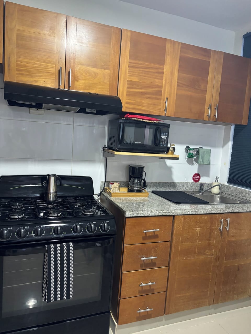 Equiped Full Kitchen 