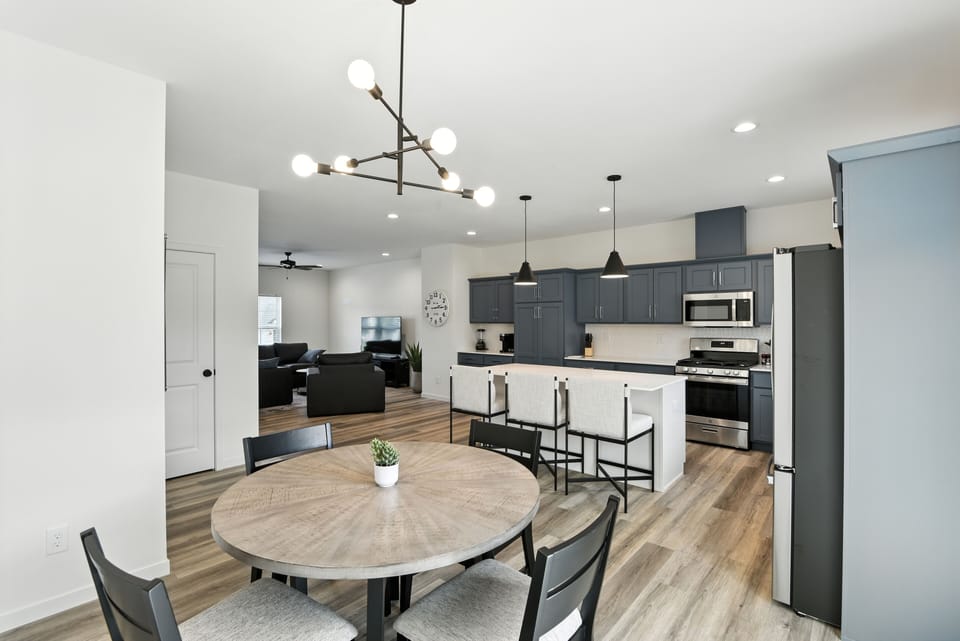 Indoors, Architecture, Building, Dining Room, Dining Table