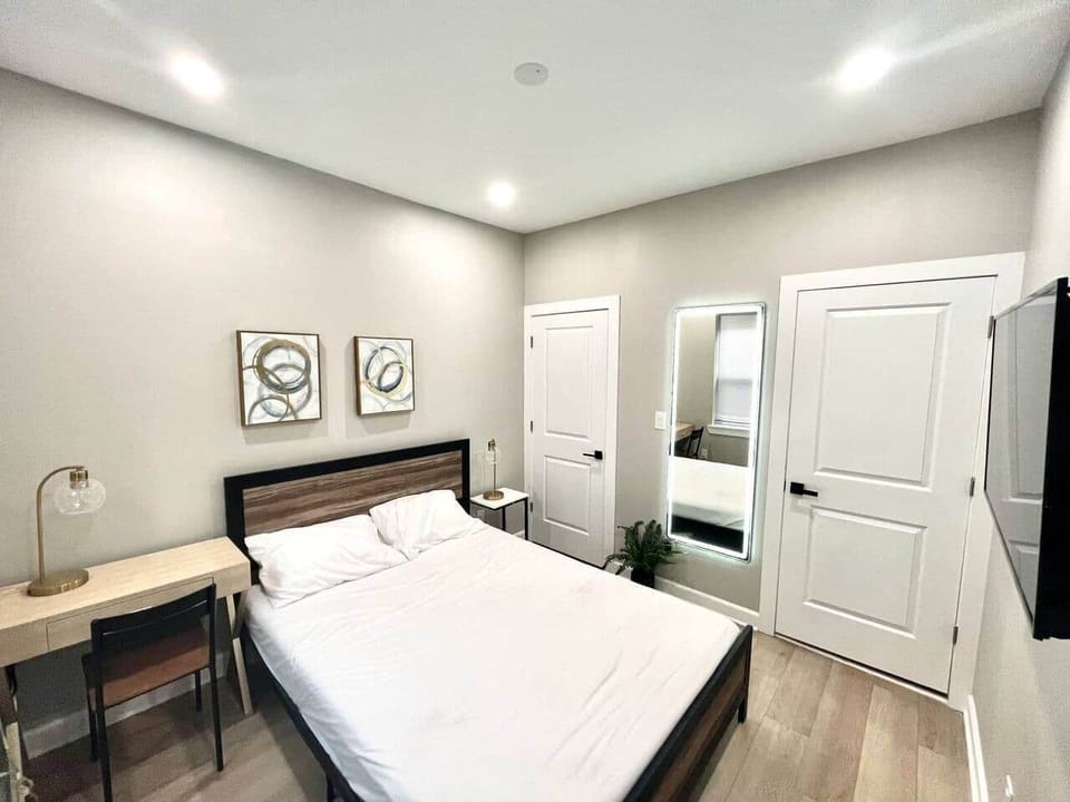 Queen bed , desk, tv , closet , lit mirror,laundry room. 
