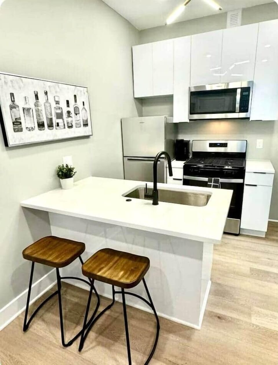 This beautiful kitchen, where you’ll find a quartz island with bar stools, perfect for enjoying meals or hanging out with friends. The kitchen is equipped with a refrigerator, microwave, and dishwasher, along with all the basic cooking essential.