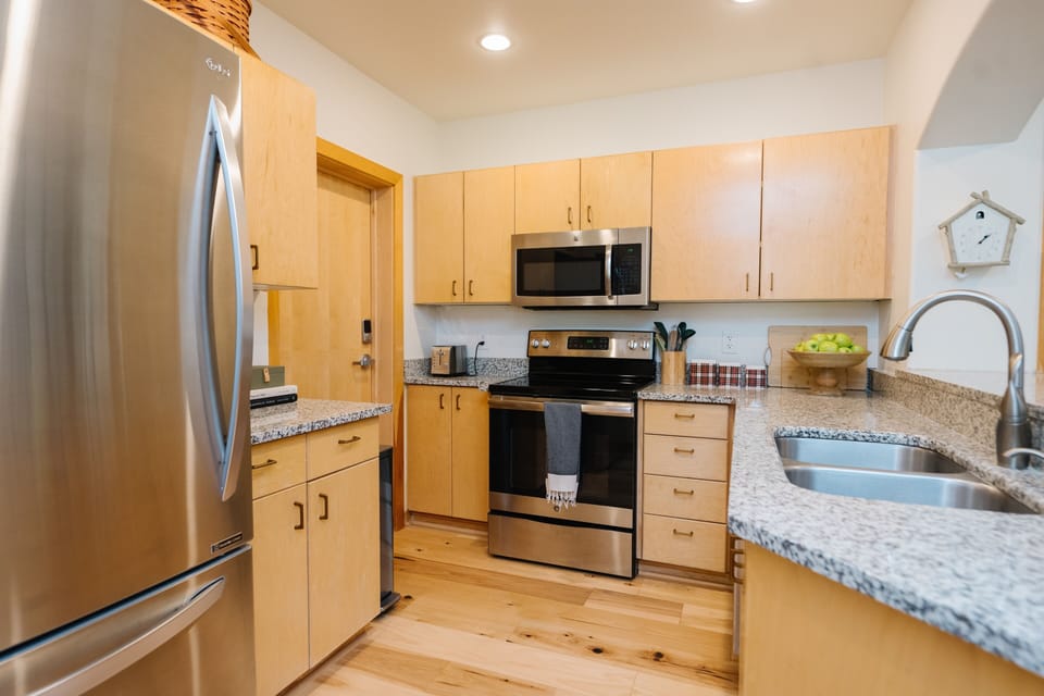 Fully equipped kitchen plus washer & dryer in the laundry room to the left.