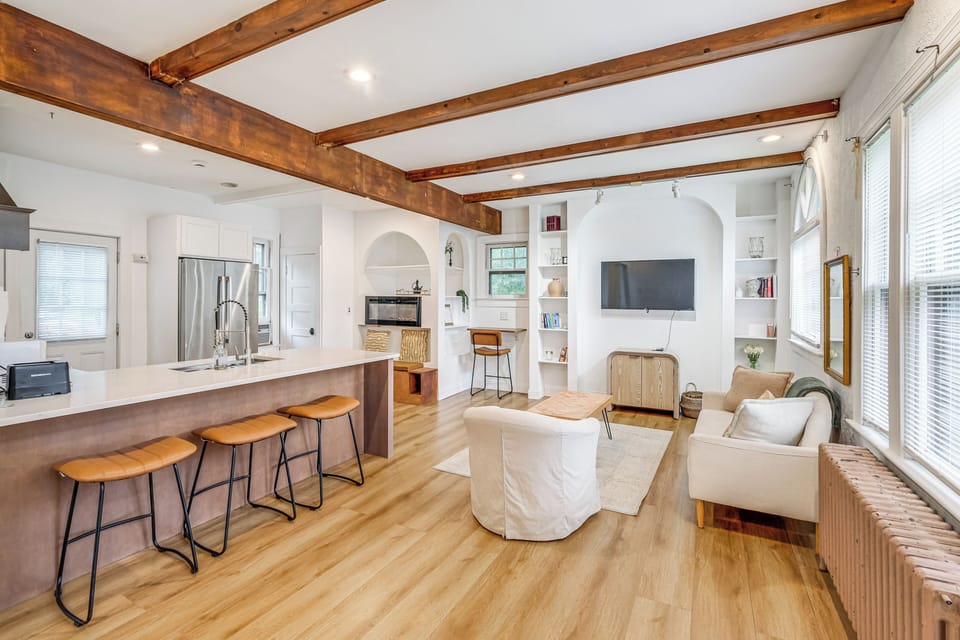 Living Room | Free WiFi | Central Heating | Smart TV