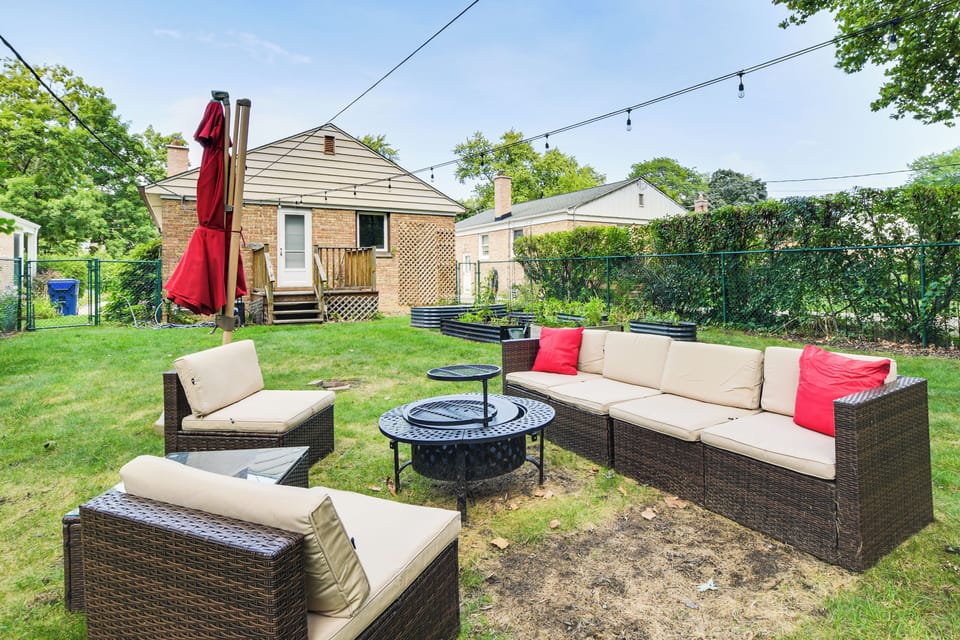 Evanston Vacation Rental | 2BR | 1BA | Stairs Required | 1,000 Sq Ft