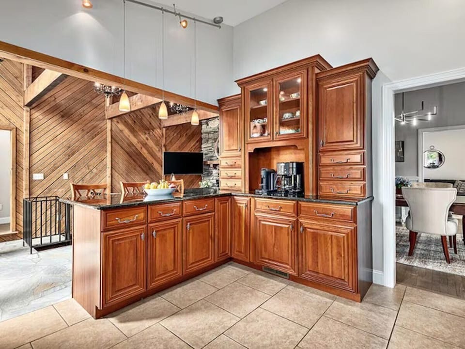 Plenty of Small Appliances for all your cooking needs