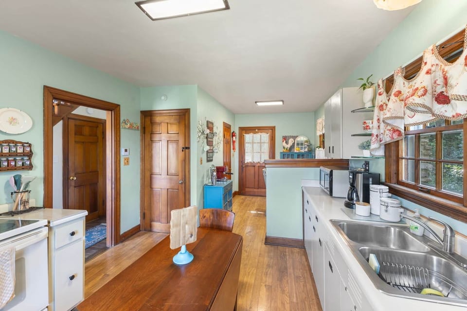 Retro 1940's kitchen original metal cabinets