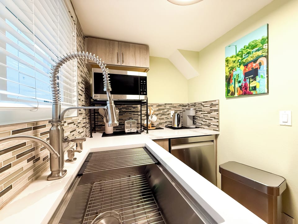 High End Appliances ,Quiet Dishwasher, Drinking Water Filter with Keurig 