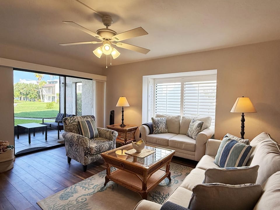 2BR Condo – Heated Pool, Lanai & Walk to Beach (4348)