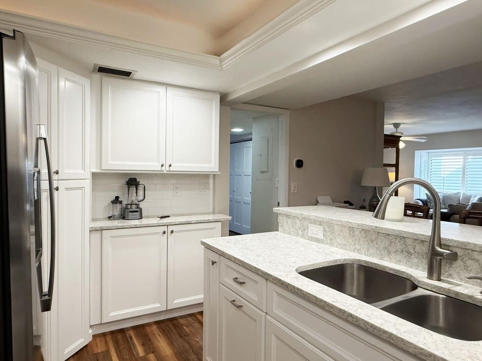 2BR Condo – Heated Pool, Lanai & Walk to Beach (4343)