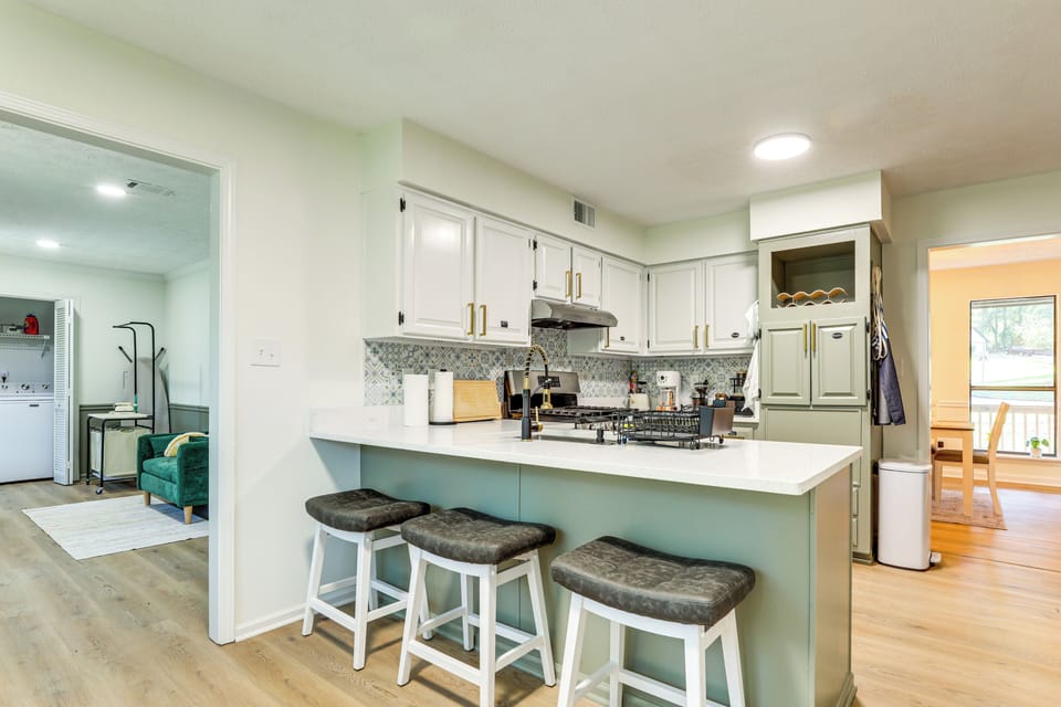 Kitchen | Cooking Basics | Breakfast Bar | 1st Floor