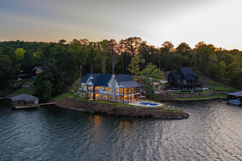 Behold, an architectural gem nestled in nature's embrace! Our grand waterfront home offers a blend of sophistication and natural beauty. From its impressive design to its serene surroundings, every detail promises an extraordinary stay!