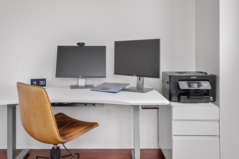 A dedicated workspace with docking station, fully compatible with USB-C — ideal for remote work or study.