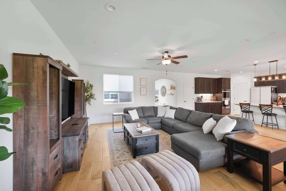Spacious living room